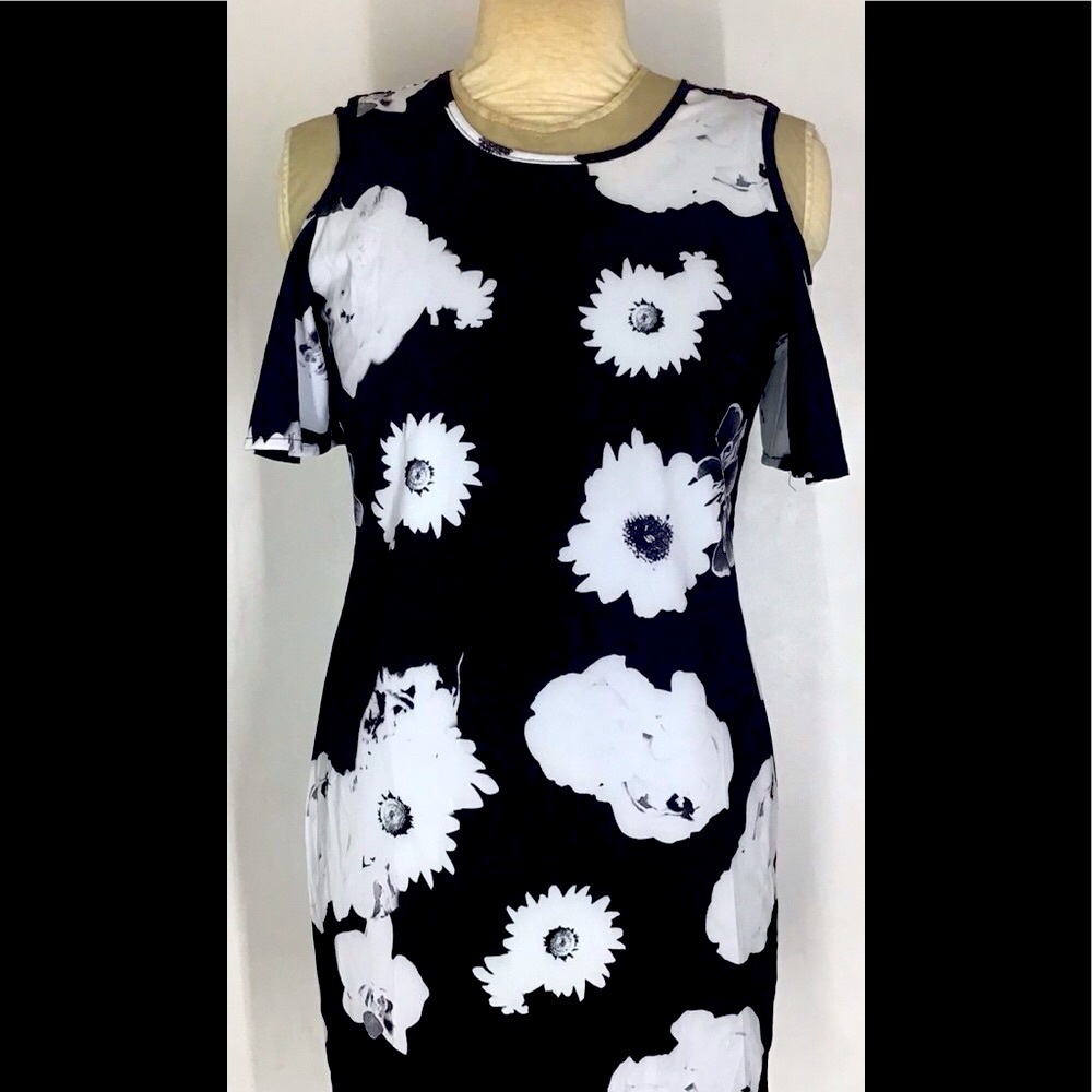 *LAST CHANCE* Black and White Floral Shift Sz M